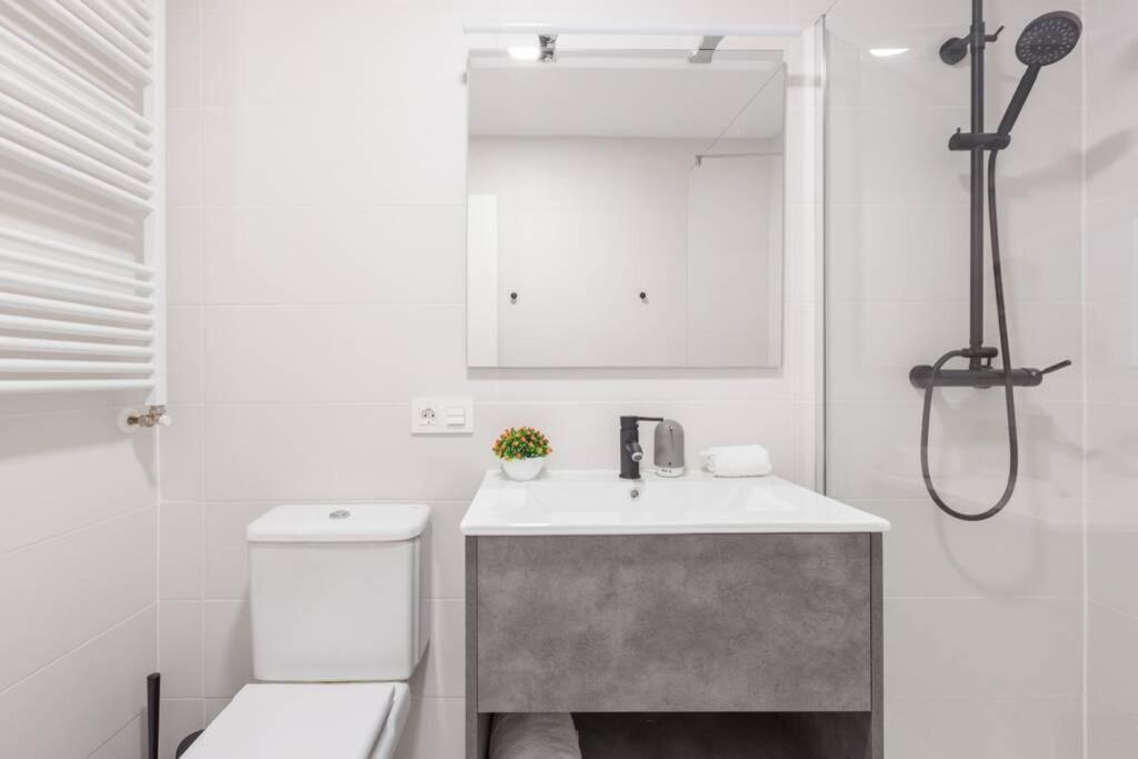 New Gorgeous Central Apartment - Beachfront - 3 Bd 圣塞瓦斯蒂安 外观 照片
